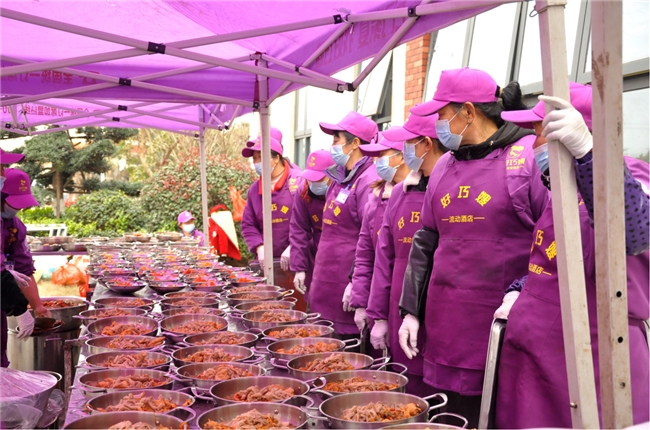 独特的服务模式和卓越的品质脱颖而出AG真人app好巧嫂流动宴席以其
